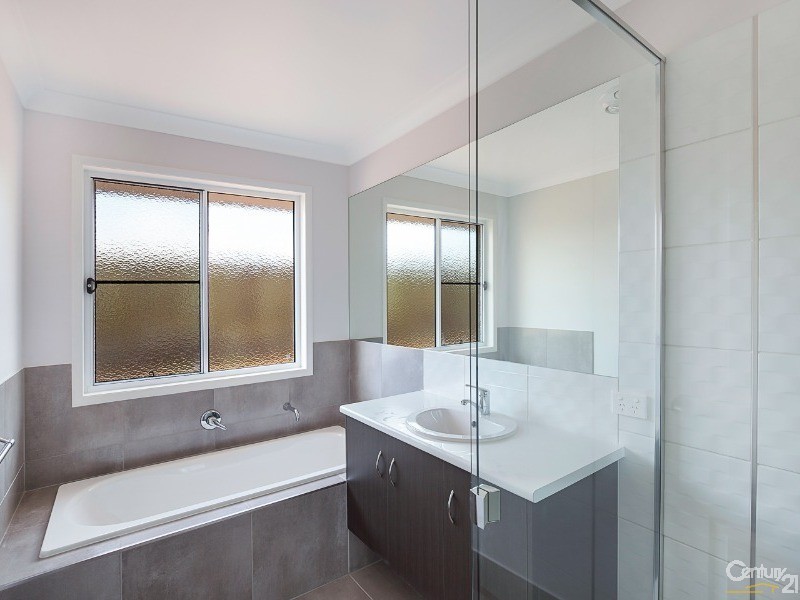 4 Renshaw Crescent, Kearneys Spring QLD 4350