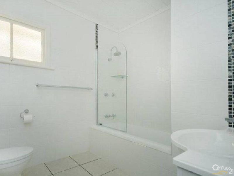 4 Wyndham Street, North Toowoomba QLD 4350