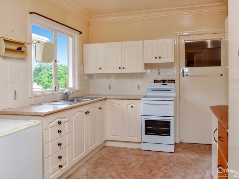 12 Geoffrey Street, Mount Lofty QLD 4350