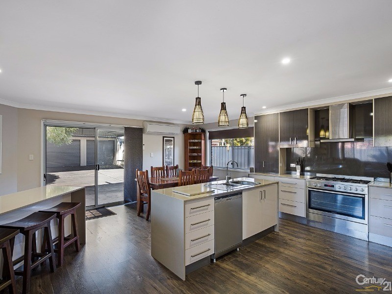2 Dahlia Court, Middle Ridge QLD 4350