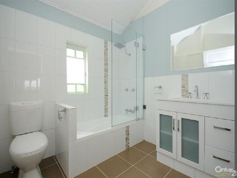 15 Swallow Court, Newtown QLD 4350