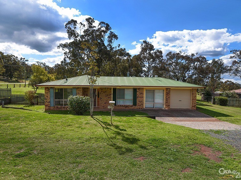 21 Lobwein Street, Meringandan West QLD 4352