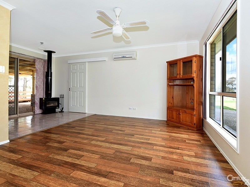 21 Lobwein Street, Meringandan West QLD 4352