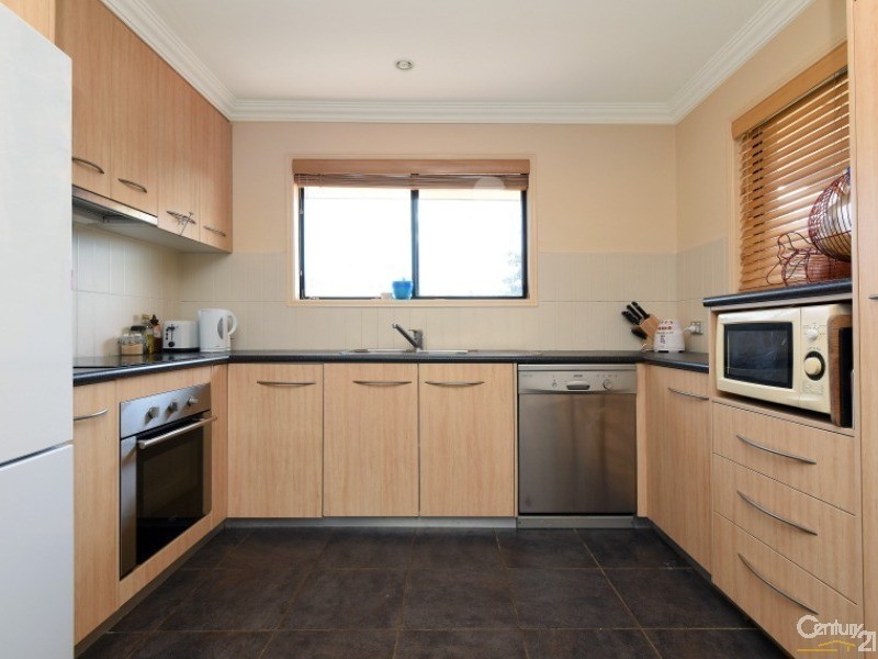 2/262 West Street, Kearneys Spring QLD 4350