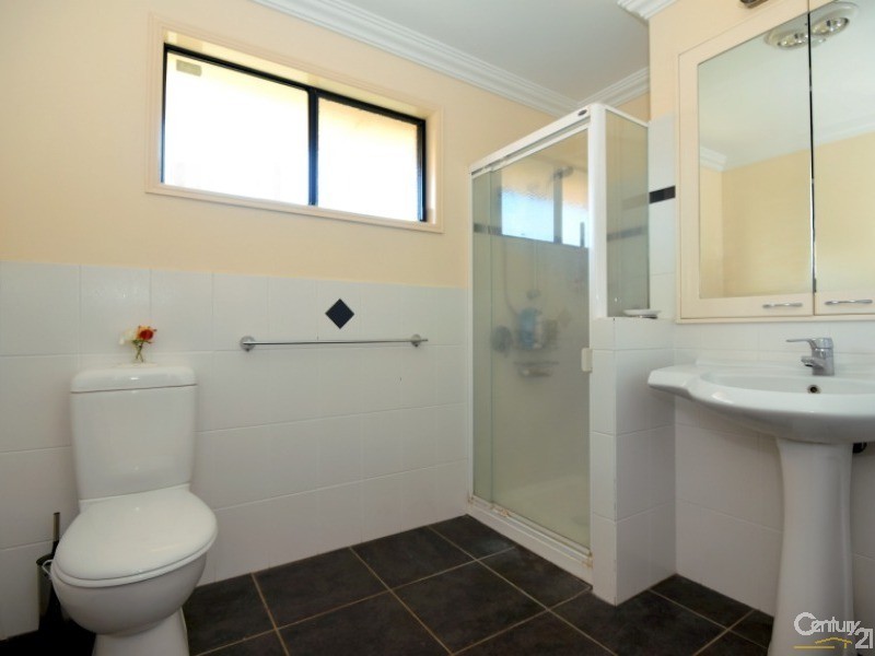 2/262 West Street, Kearneys Spring QLD 4350