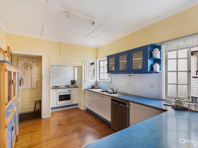 23 Rhyde Street, Mount Lofty QLD 4350