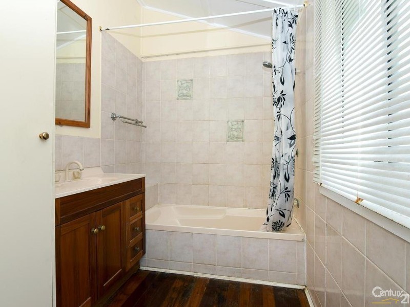 6 Lucy Street, Cambooya QLD 4358