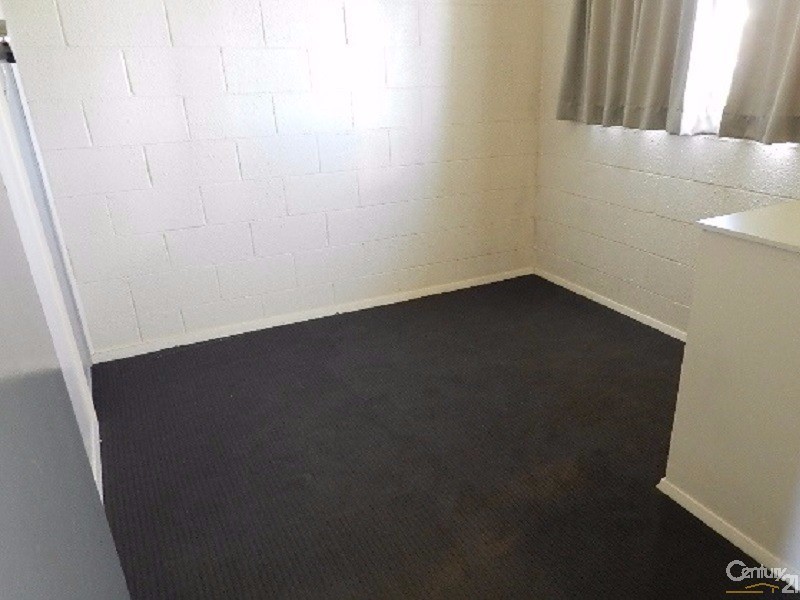 2/329 Hume Street, Centenary Heights QLD 4350