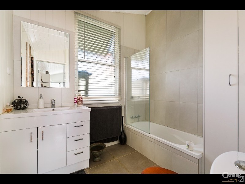 6 Raff Street, North Toowoomba QLD 4350