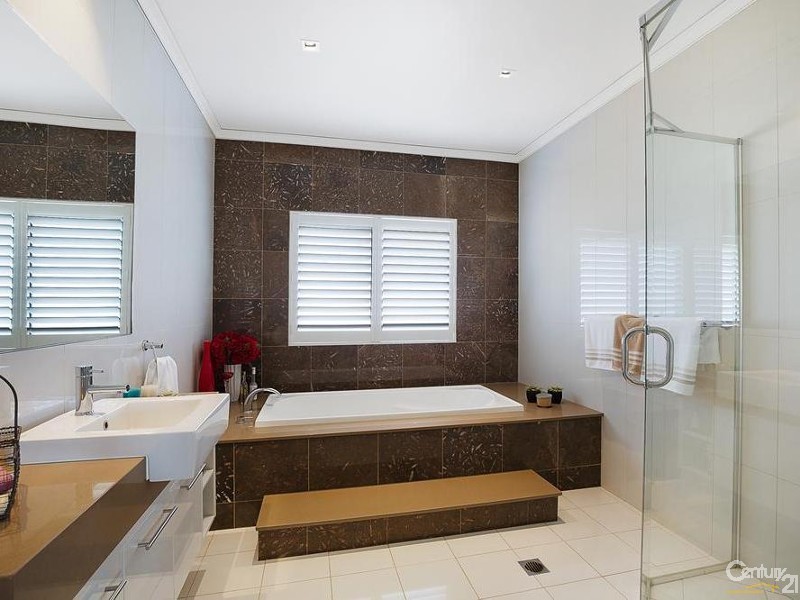 2 Paringa Close, Middle Ridge QLD 4350