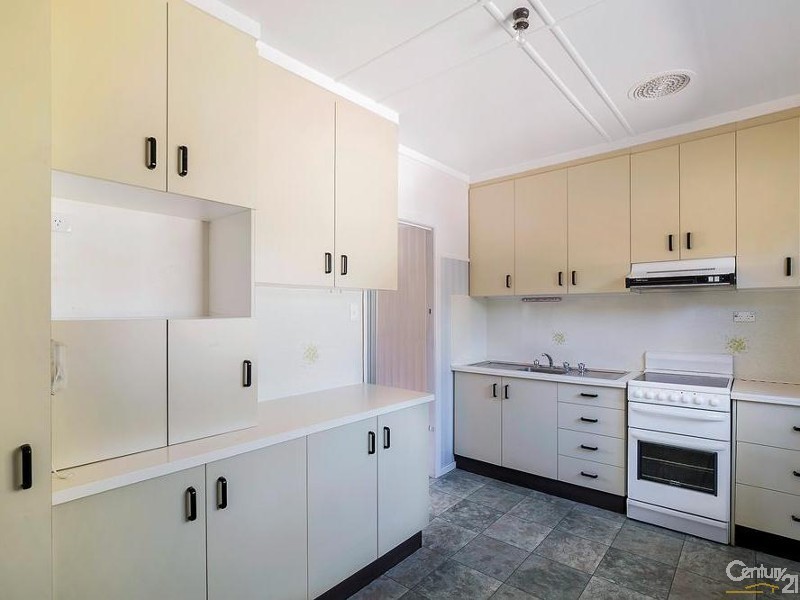 30 Gregory Street, Harlaxton QLD 4350