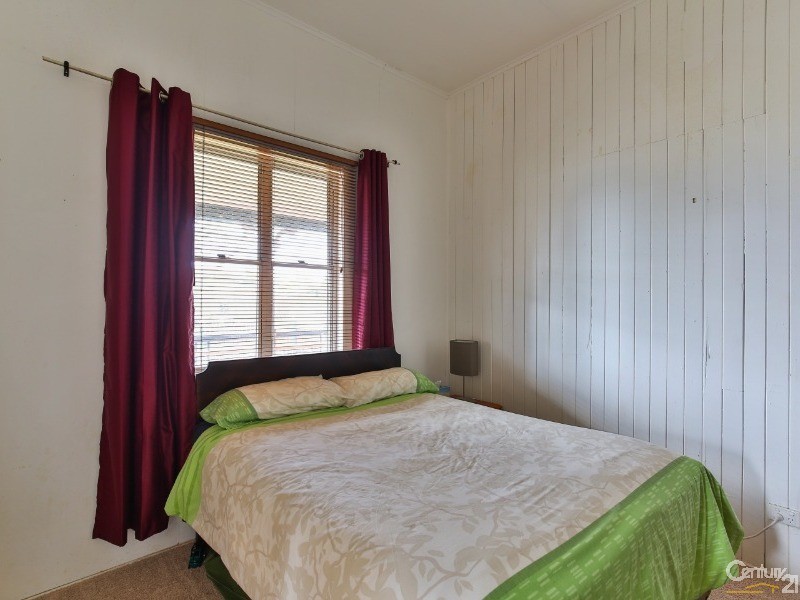 99 Holberton Street, Newtown QLD 4350