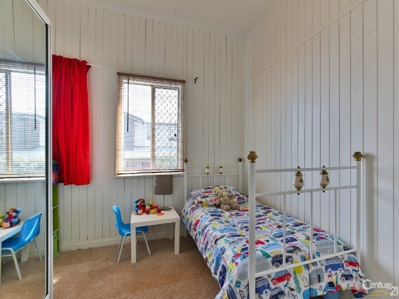 99 Holberton Street, Newtown QLD 4350