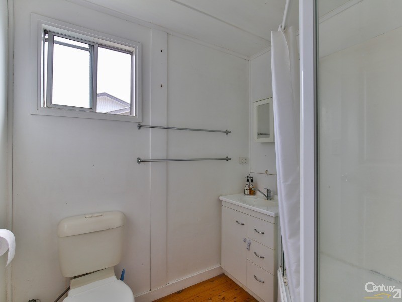 99 Holberton Street, Newtown QLD 4350