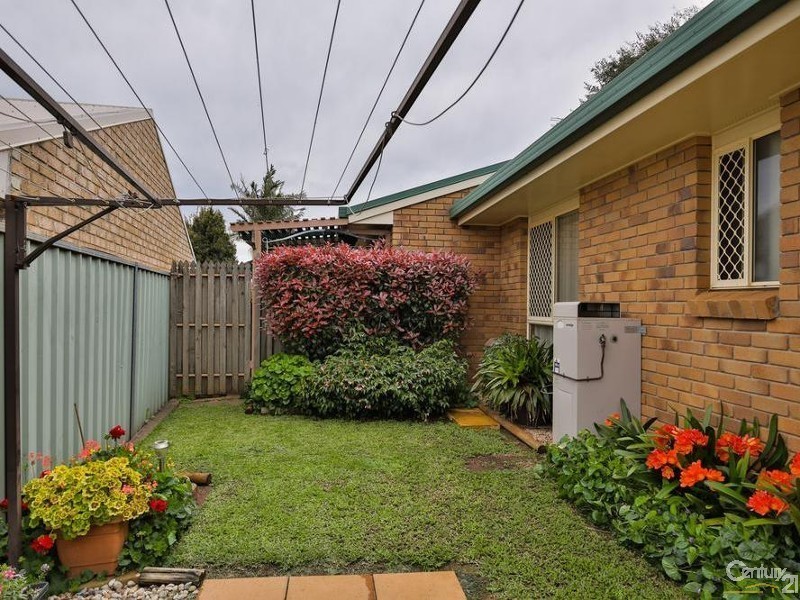 2/349 Greenwattle Street, Wilsonton QLD 4350