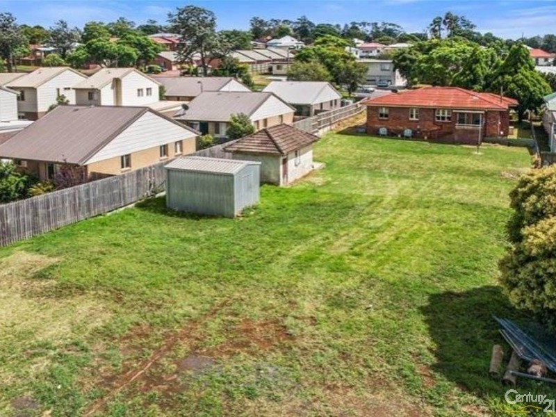 272 James Street, Harristown QLD 4350