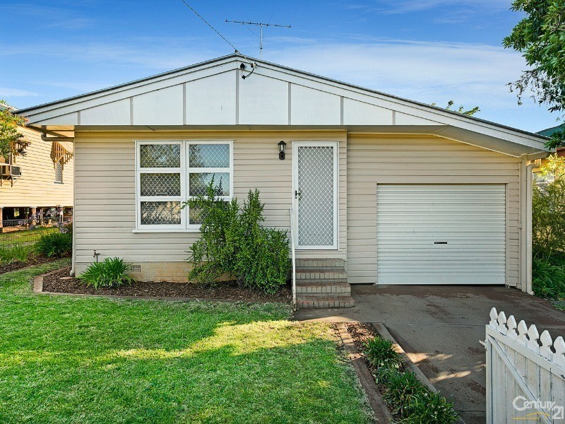 240 South Street, South Toowoomba QLD 4350