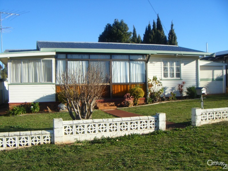 4 Lewis Street, Harristown QLD 4350