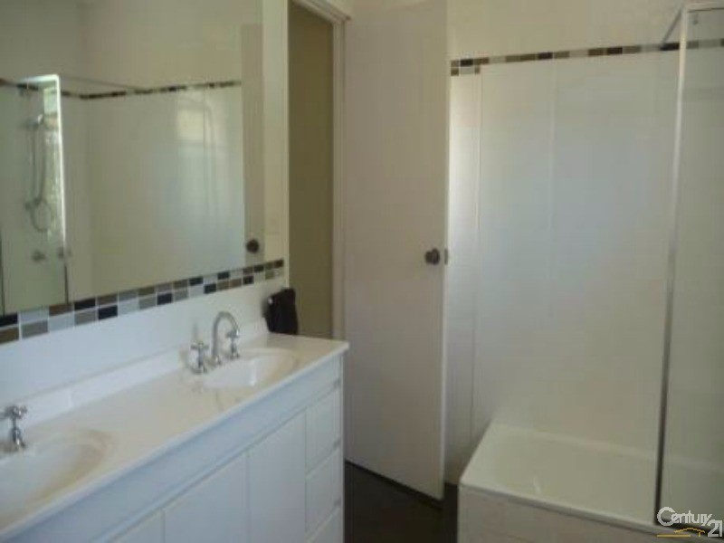 266 Alderley Street, Centenary Heights QLD 4350