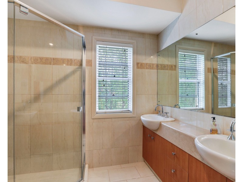 46 Harvey Street, Mount Lofty QLD 4350