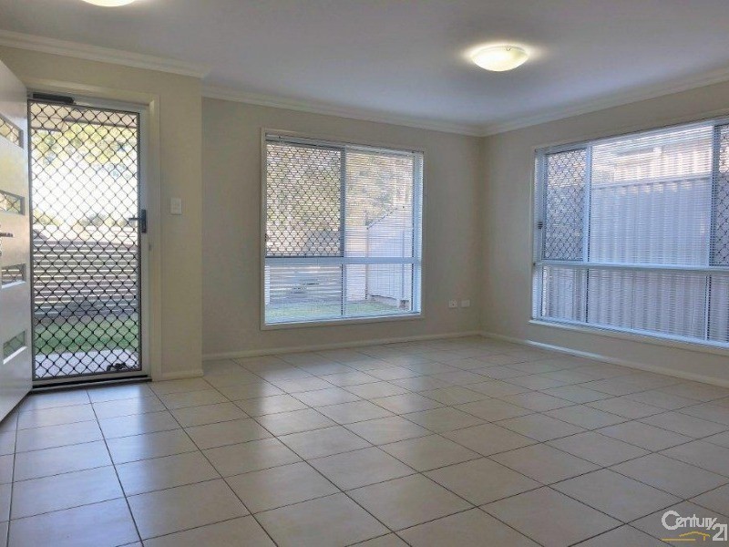 2/11 Boxsall Street, Newtown QLD 4350