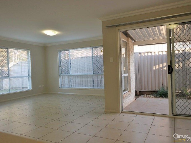 2/11 Boxsall Street, Newtown QLD 4350