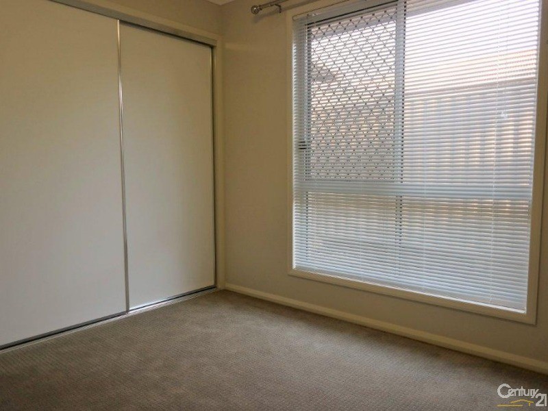 2/11 Boxsall Street, Newtown QLD 4350