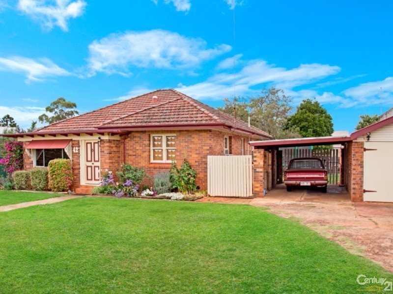 42 Priest Street, Rockville QLD 4350
