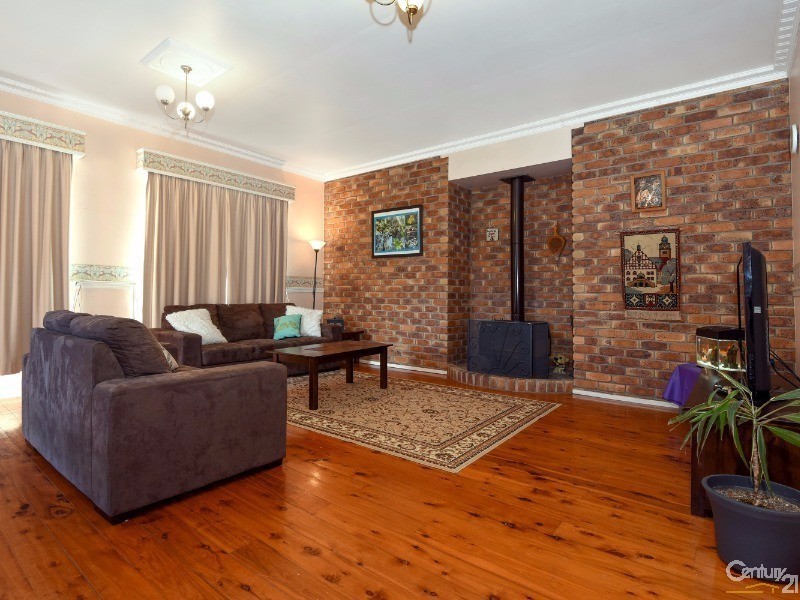 42 Priest Street, Rockville QLD 4350