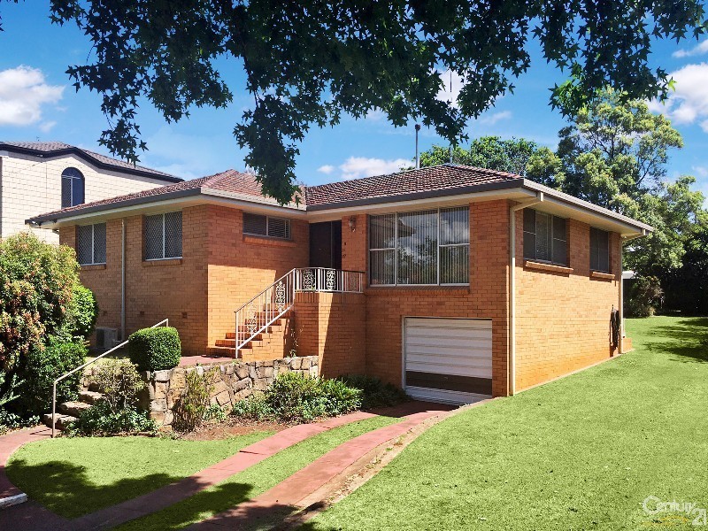 9 Maple Street, East Toowoomba QLD 4350