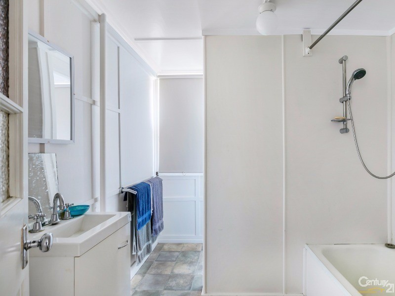 39 Wallace Street, Newtown QLD 4350