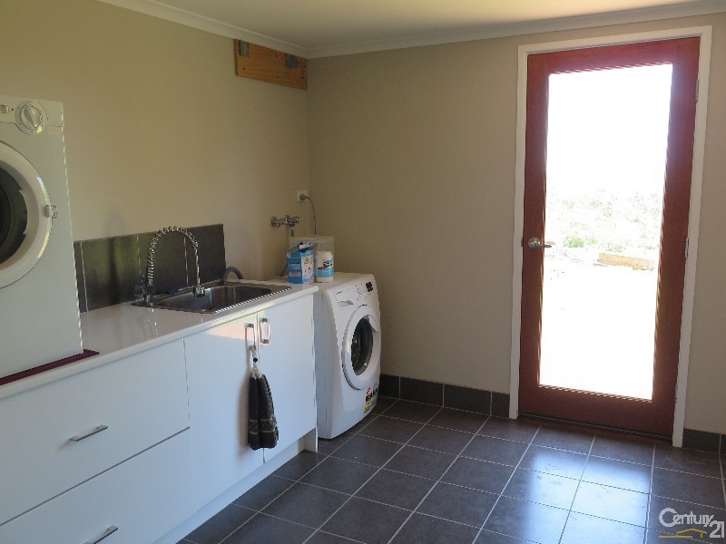 24 Coverdale Crescent, Cotswold Hills QLD 4350