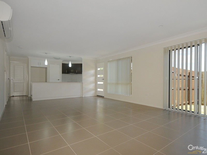 2/23c Charles Street, Newtown QLD 4350