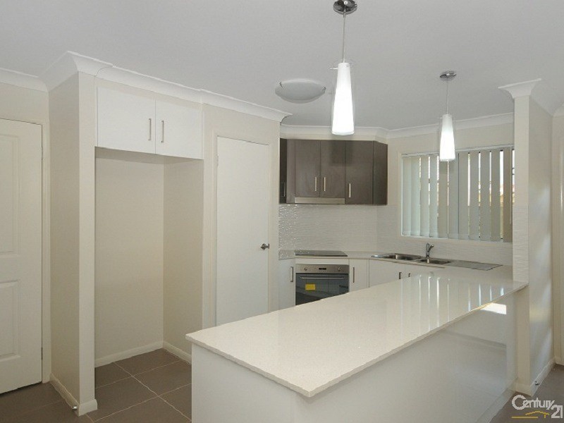 2/23c Charles Street, Newtown QLD 4350