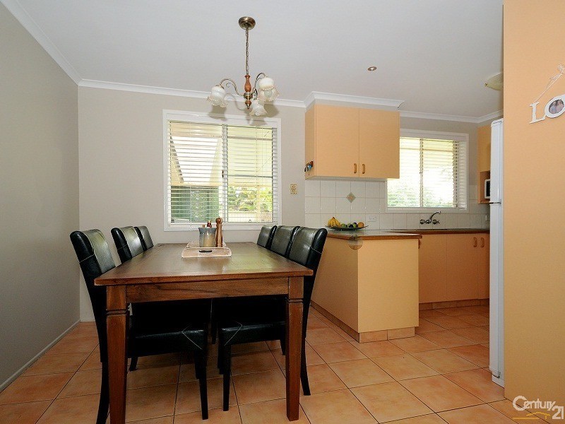 17 Cambridge Street, Harristown QLD 4350