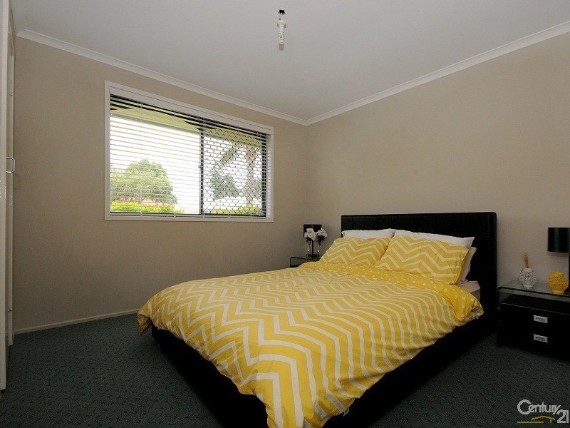 17 Cambridge Street, Harristown QLD 4350