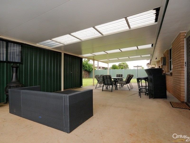 17 Cambridge Street, Harristown QLD 4350