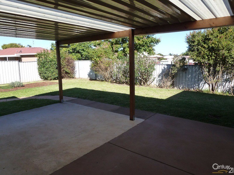 4 Silky-Oak Drive, Glenvale QLD 4350