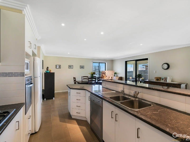 39 Bouganvillea Drive, Middle Ridge QLD 4350