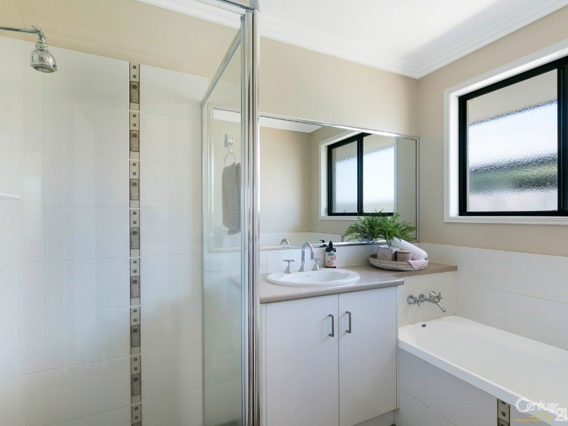39 Bouganvillea Drive, Middle Ridge QLD 4350