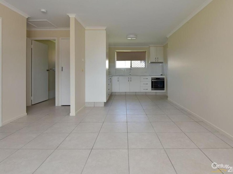 1/6 Marigold Street, Centenary Heights QLD 4350