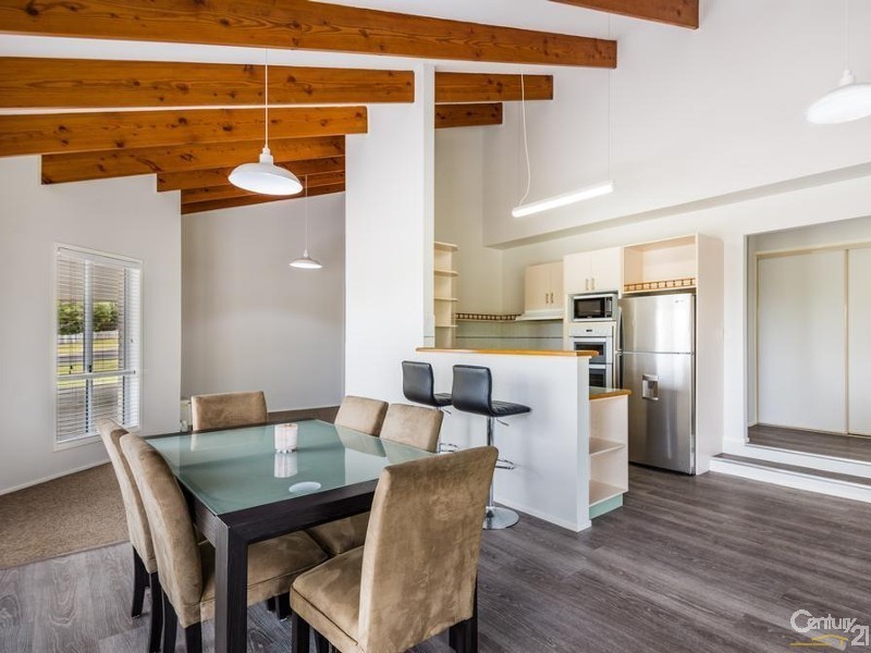 12 Parkway Close, Gowrie Junction QLD 4352