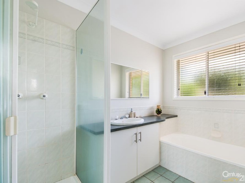 12 Parkway Close, Gowrie Junction QLD 4352