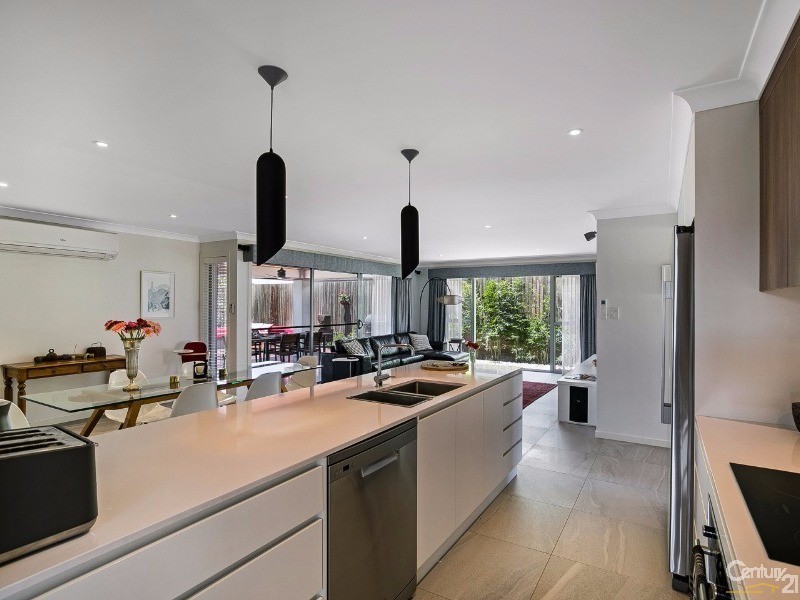 70 Entabeni Drive, Kearneys Spring QLD 4350