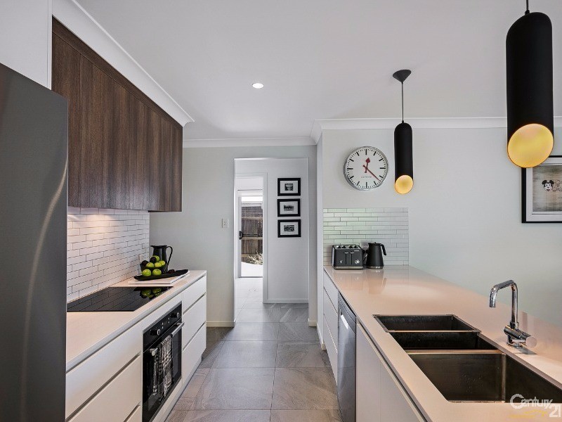 70 Entabeni Drive, Kearneys Spring QLD 4350