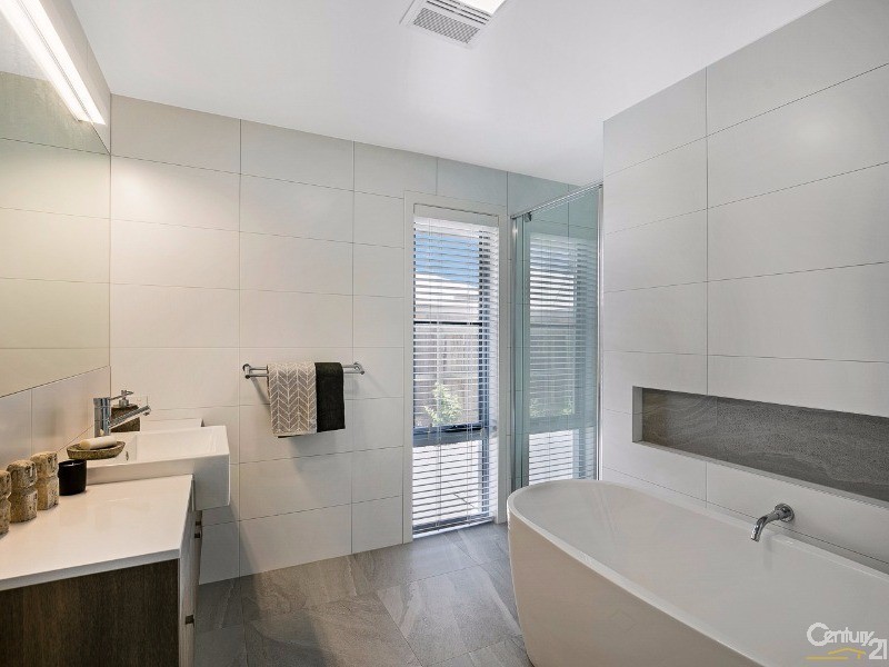 70 Entabeni Drive, Kearneys Spring QLD 4350