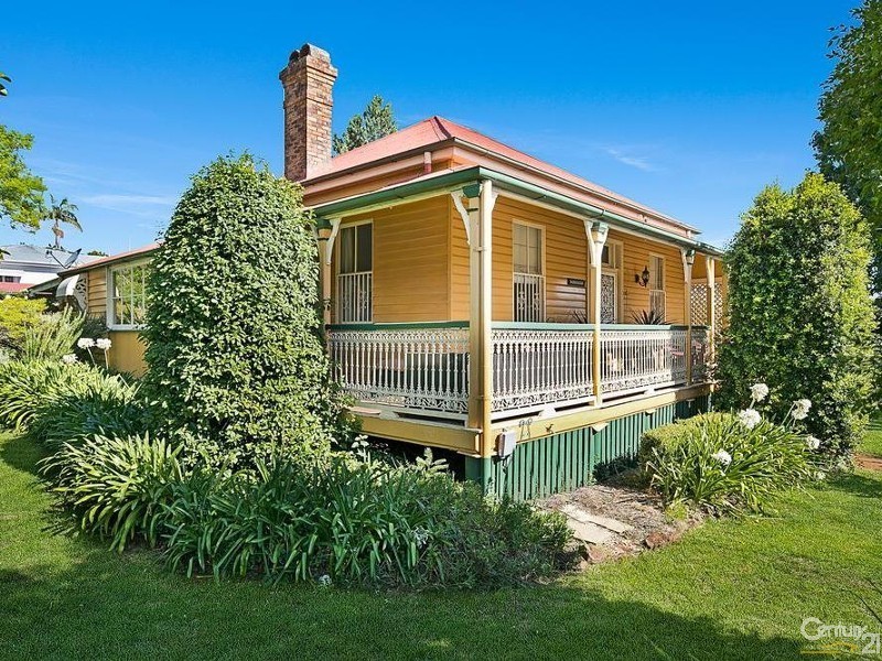 84 Lindsay Street, East Toowoomba QLD 4350