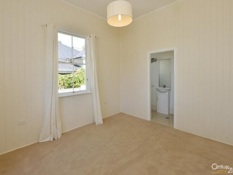 159 West Street, Newtown QLD 4350