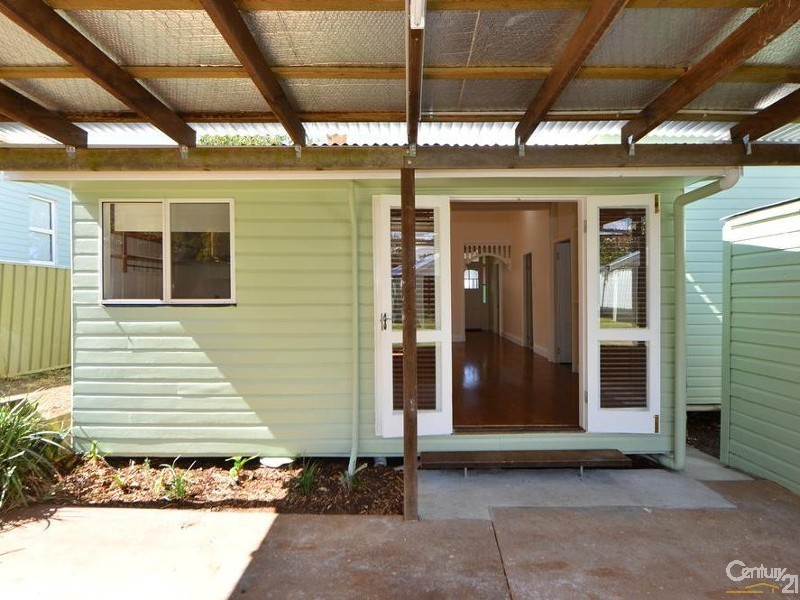 159 West Street, Newtown QLD 4350