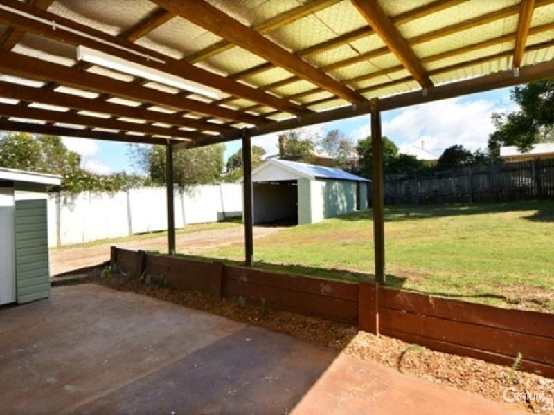 159 West Street, Newtown QLD 4350